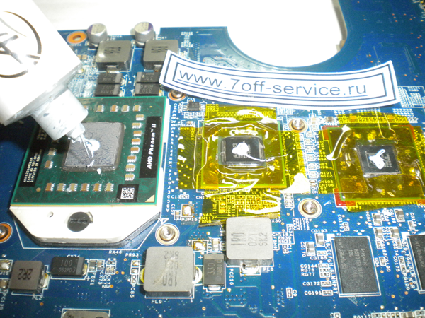 Наносим термопасту на чипы ноутбука HP G62 CQ62